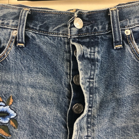 Abercrombie & Fitch High-Waist, Embroidered Shorts - Picture 5 of 11